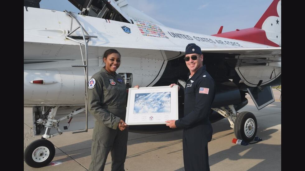 Kswo Reporters 7News Reporter Re'Chelle Turner flies with U.S. Air Force Thunderbirds