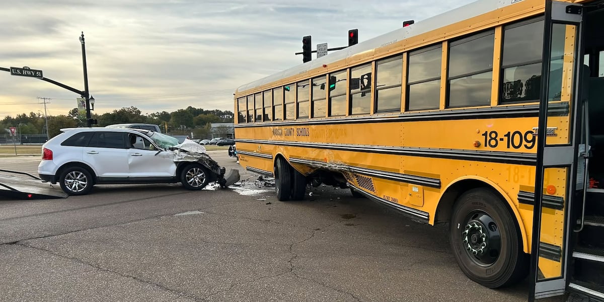 Kswo 13 students taken to hospital after Mississippi school bus collision