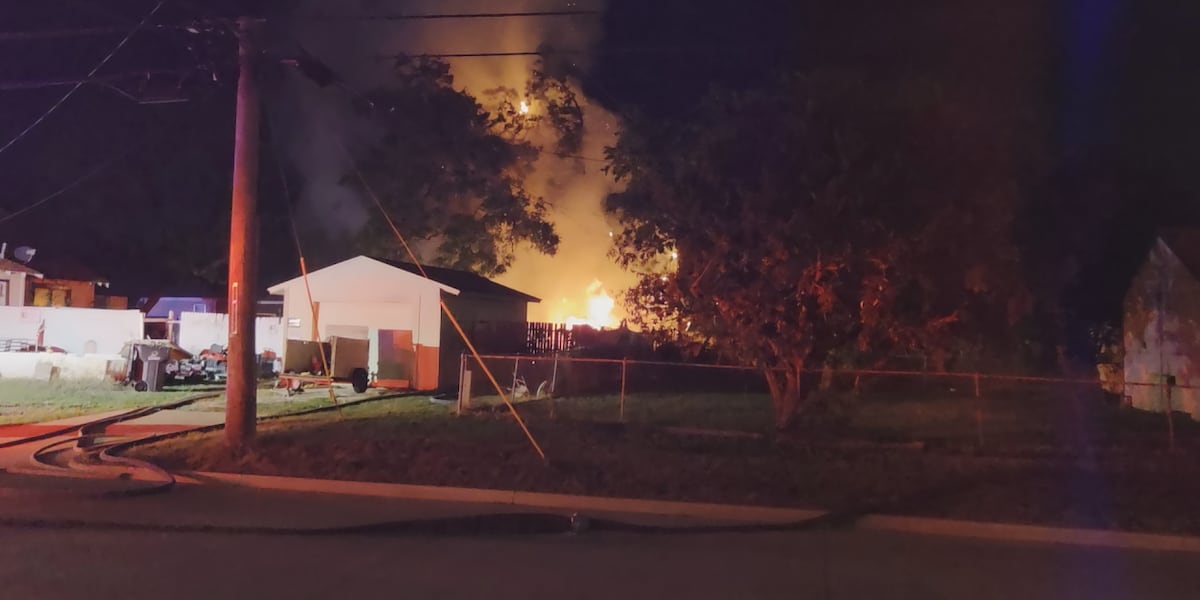 Kswo Lawton firefighters battle early morning blaze