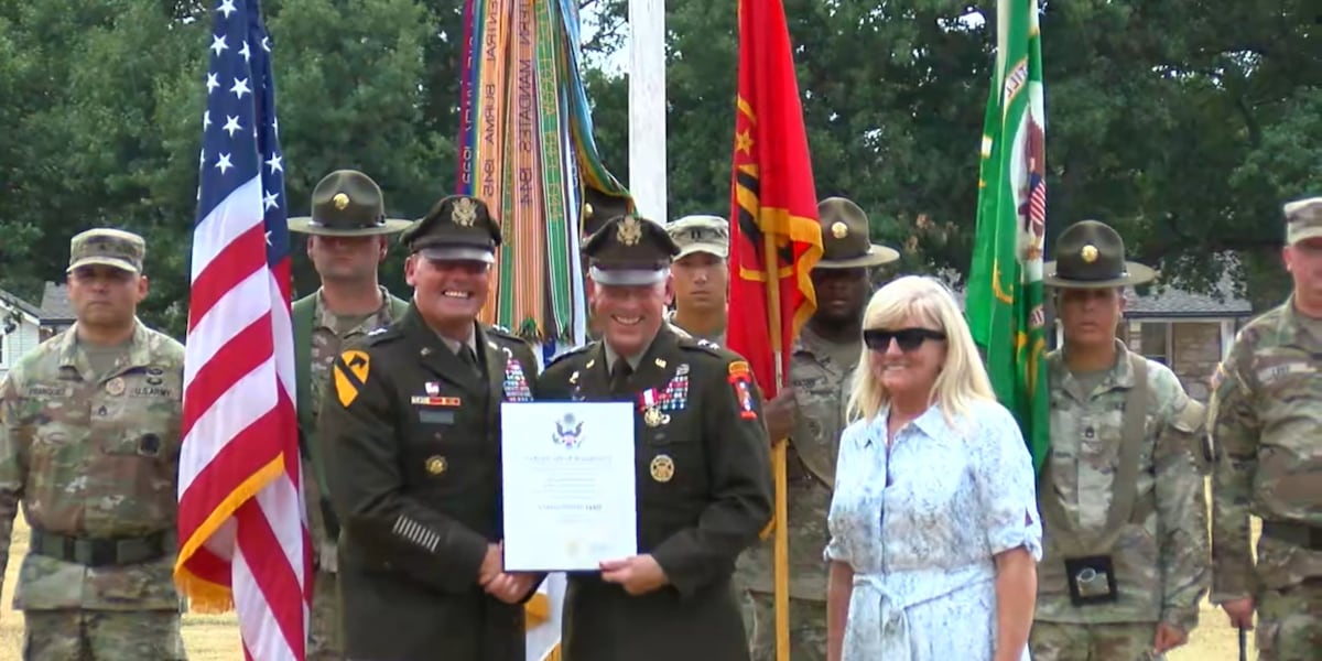 Two Star General Fort Sill holds retirement ceremony for 2-Star General