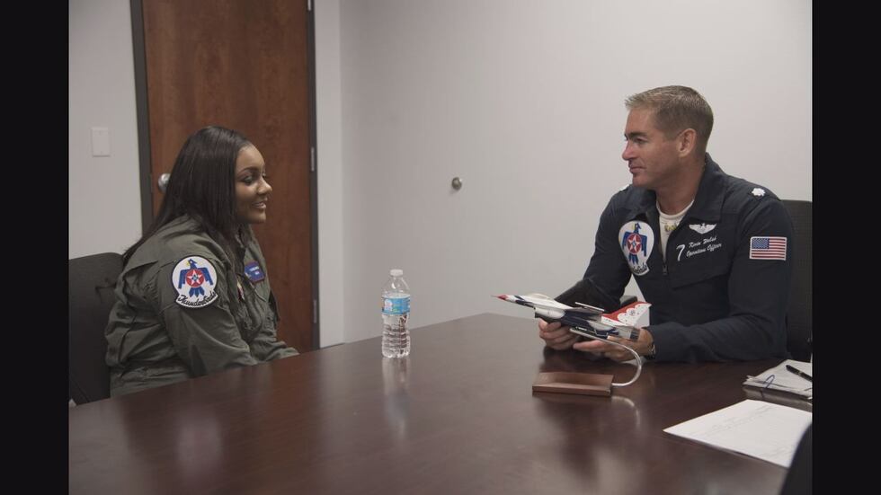 Kswo Reporters 7News Reporter Re'Chelle Turner flies with U.S. Air Force Thunderbirds