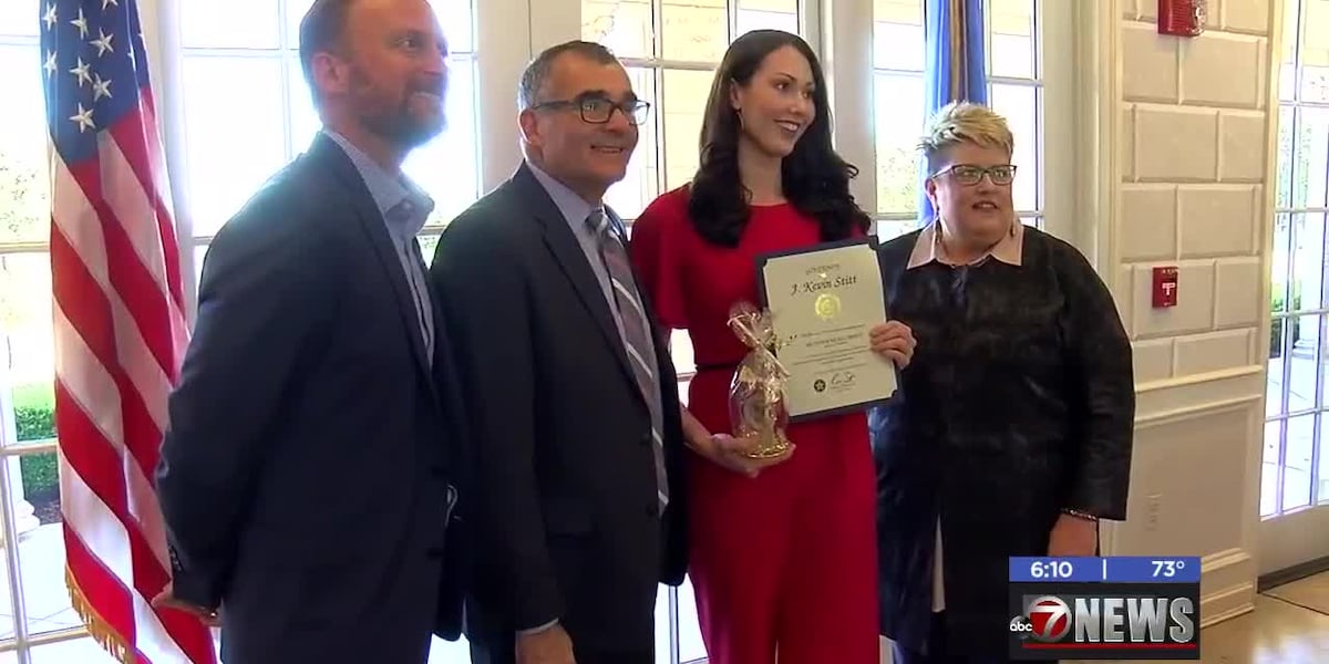 Kswo Reporters 7News reporter honored at governor’s mansion
